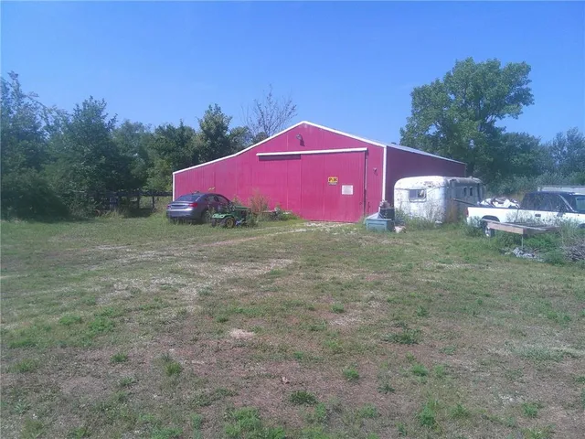 $180,000 | 2092 Eisenhower Road, Ottawa, KS 66067