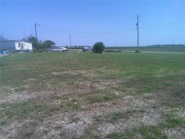 $180,000 | 2092 Eisenhower Road, Ottawa, KS 66067