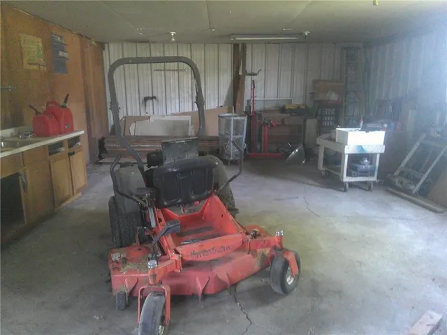 $180,000 | 2092 Eisenhower Road, Ottawa, KS 66067