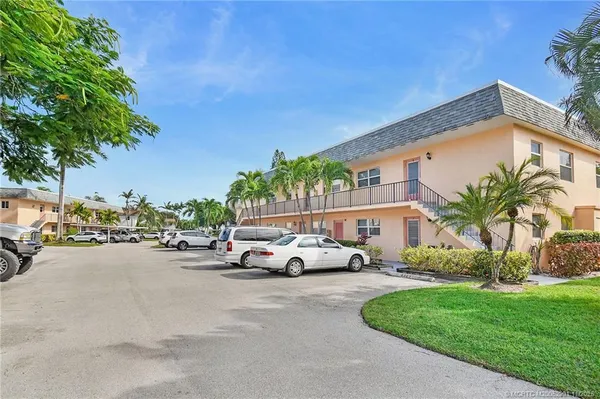 $159,000 | 2950 Southeast Ocean Boulevard, Unit 355, Stuart, FL 34996