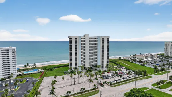 $5,000 | 9650 South Ocean Drive, Unit 302, Jensen Beach, FL 34957