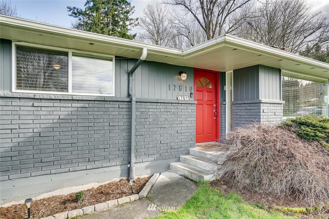 17810 98th Avenue South Renton, WA 98055 - Photo 2 of 28 a front view of a house with a yard