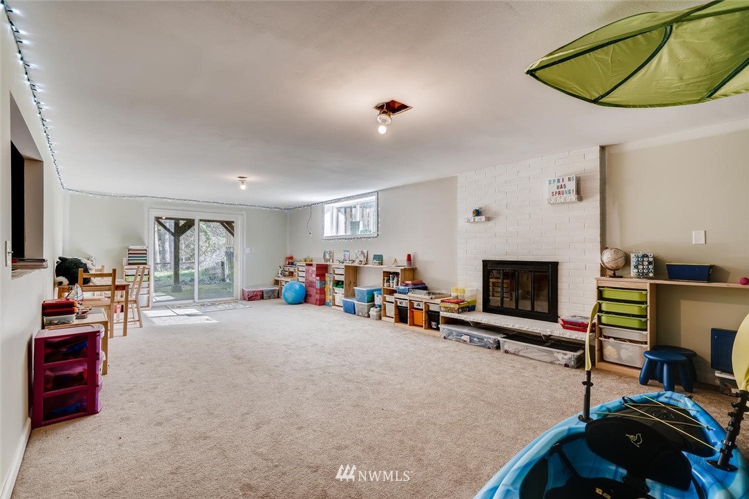 17810 98th Avenue South Renton, WA 98055 - Photo 16 of 28 a view of a livingroom with furniture and a fireplace