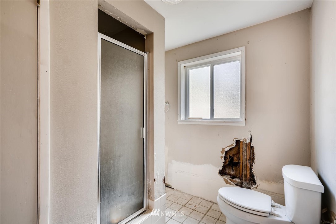 17810 98th Avenue South Renton, WA 98055 - Photo 21 of 28 a bathroom with a toilet and a sink
