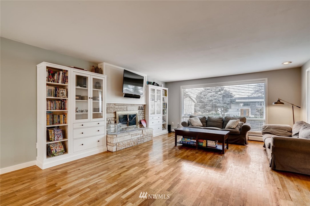 17810 98th Avenue South Renton, WA 98055 - Photo 4 of 28 a living room with furniture and a wooden floor