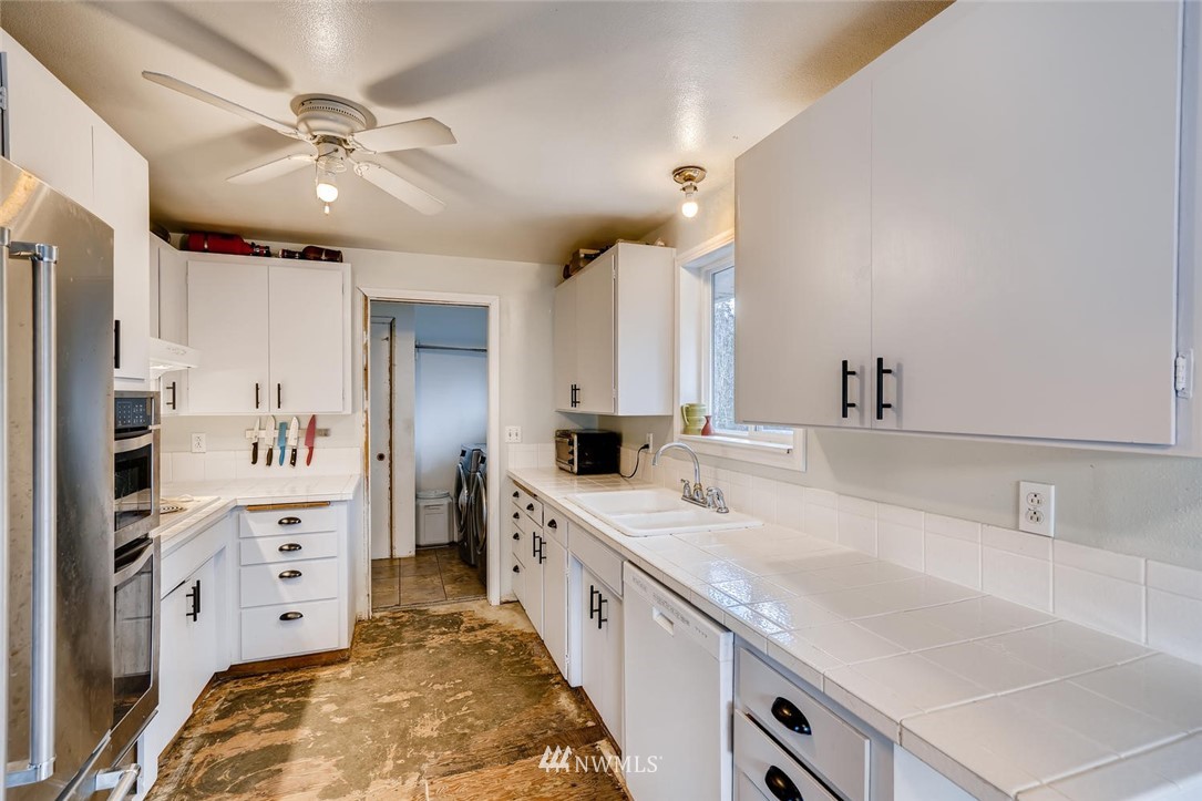 17810 98th Avenue South Renton, WA 98055 - Photo 10 of 28 a large white kitchen with a large window