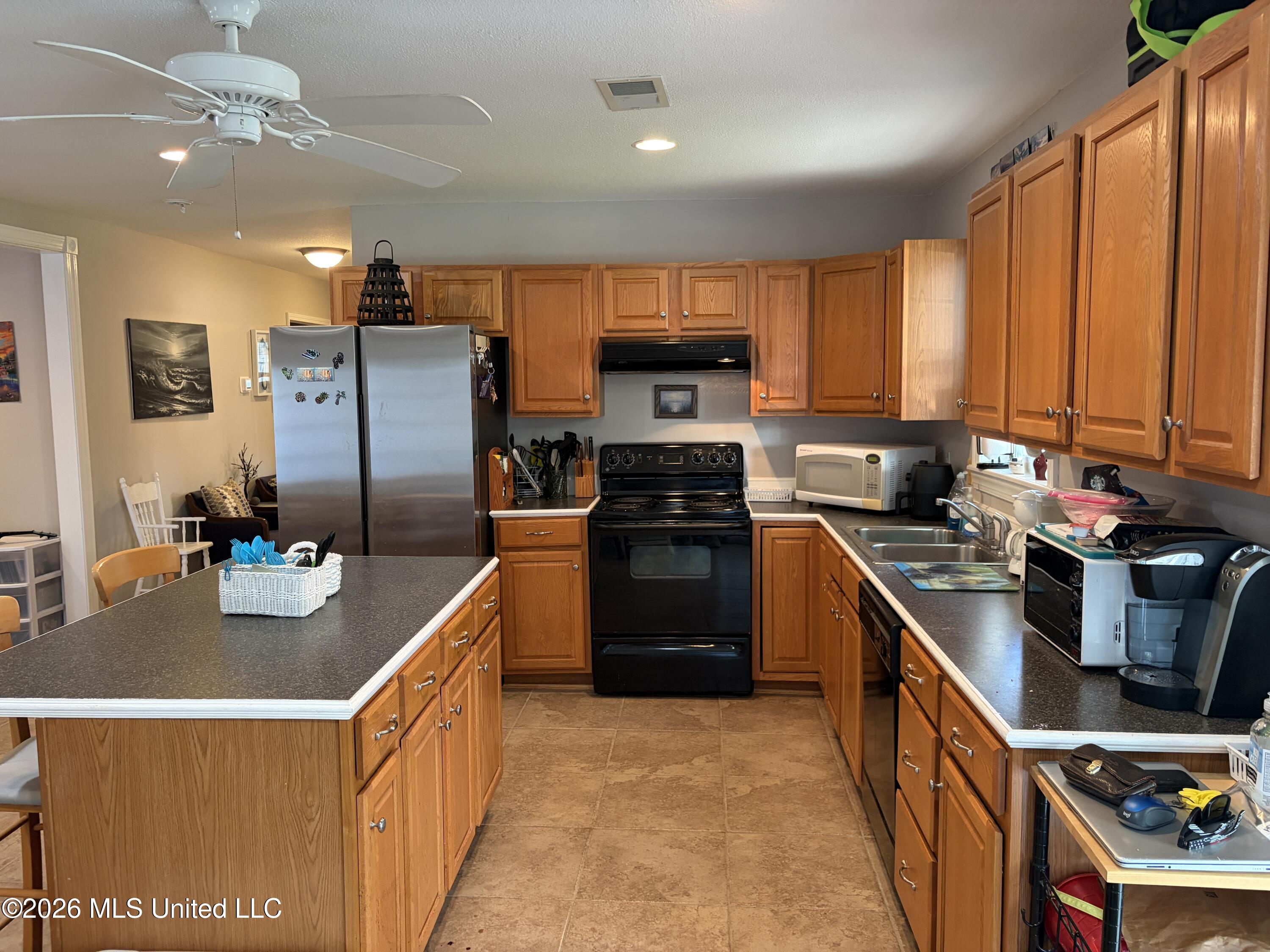 263 Pine Ridge Drive Waveland, MS 39576 - Photo 6 of 27 Kitchen