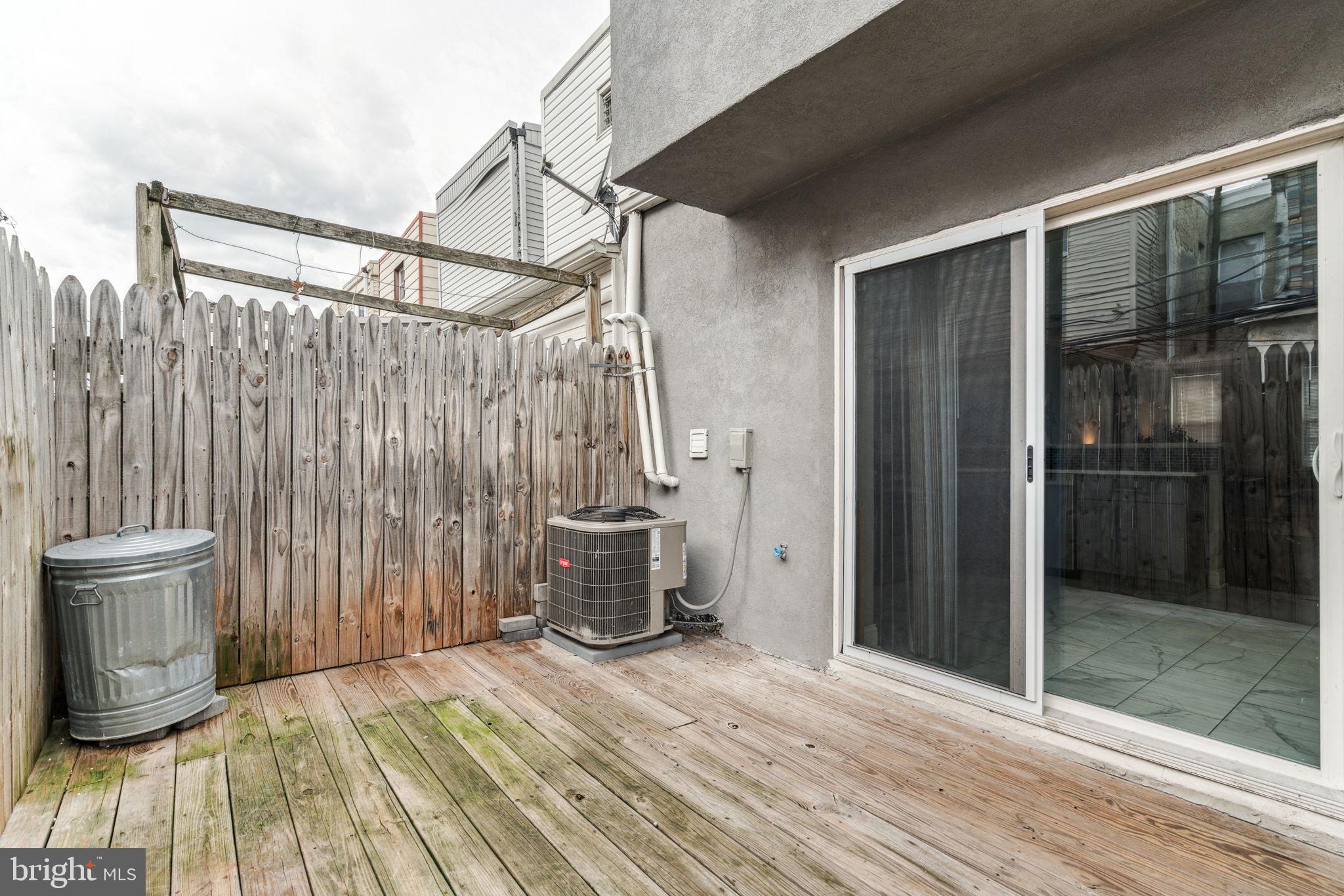 412 Tree Street Philadelphia, PA 19148 - Photo 18 of 43 Back patio