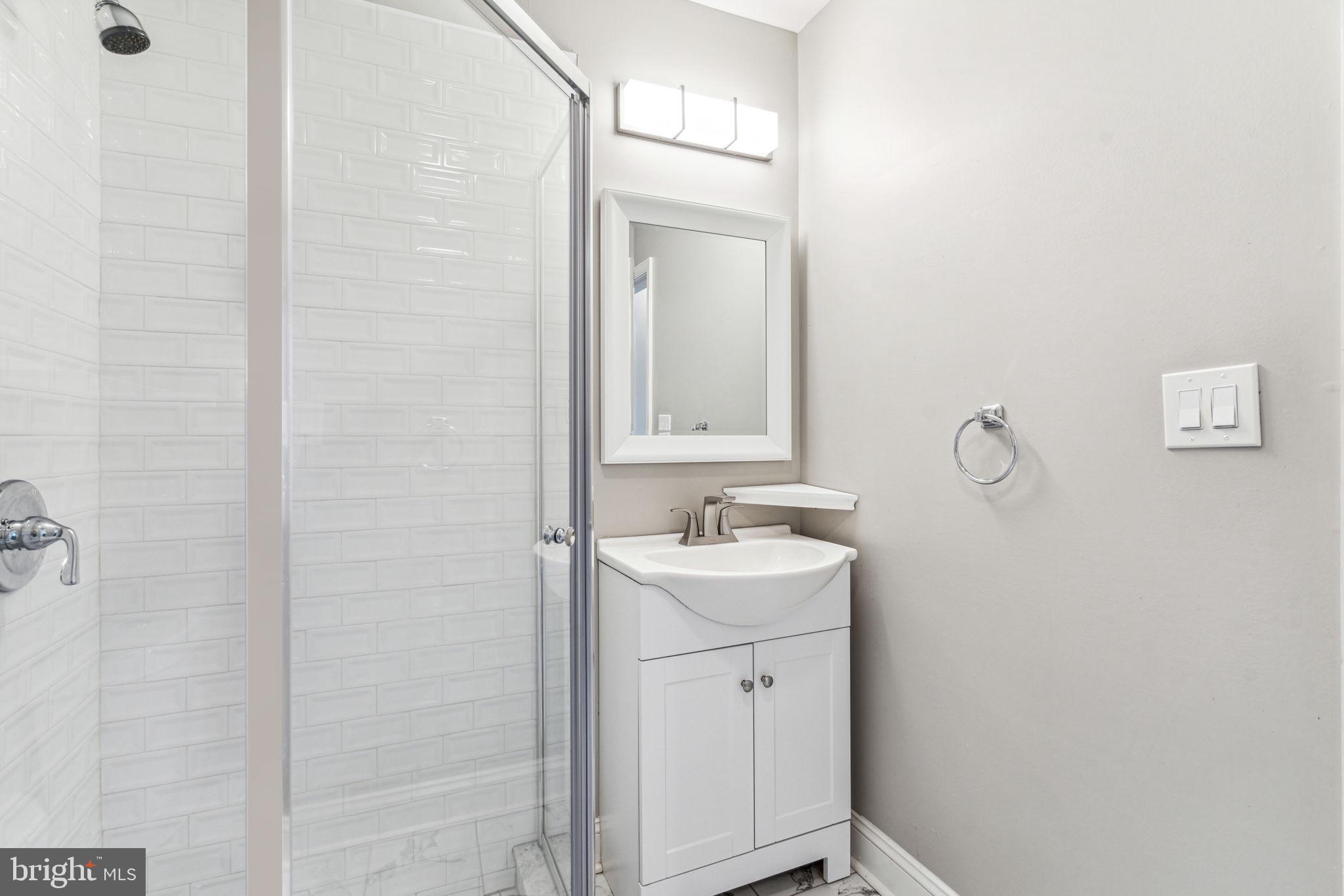 412 Tree Street Philadelphia, PA 19148 - Photo 29 of 43 Bathroom 1- primary suite