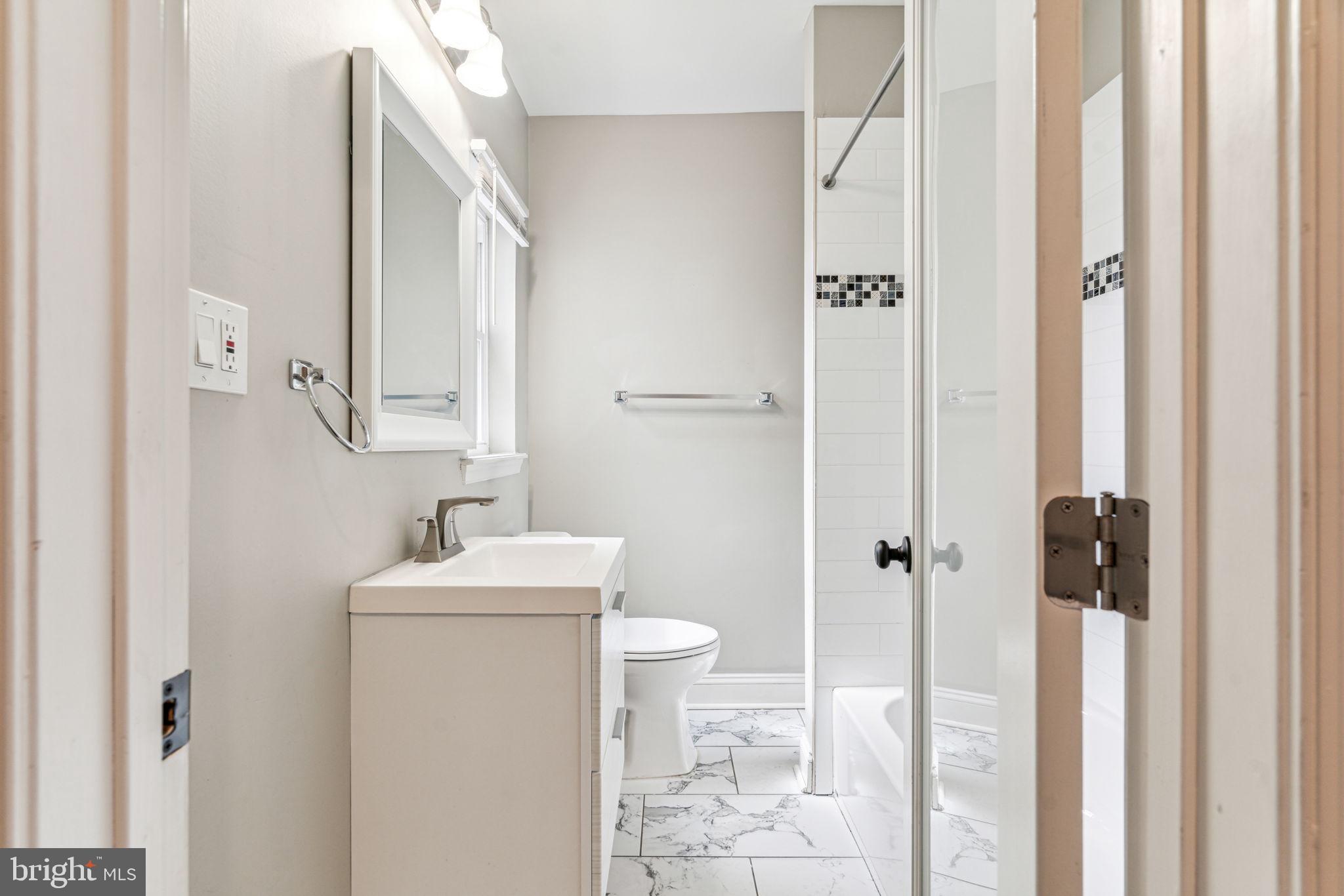 412 Tree Street Philadelphia, PA 19148 - Photo 32 of 43 Bathroom 2- 2nd floor hallway