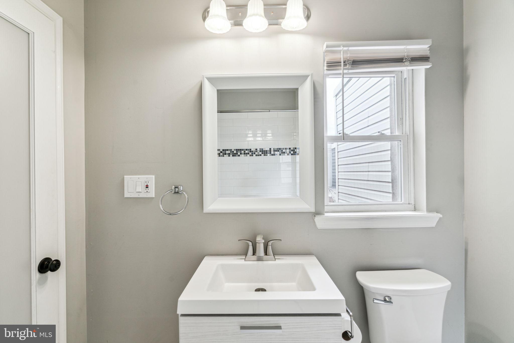 412 Tree Street Philadelphia, PA 19148 - Photo 33 of 43 Bathroom 2- 2nd floor hallway