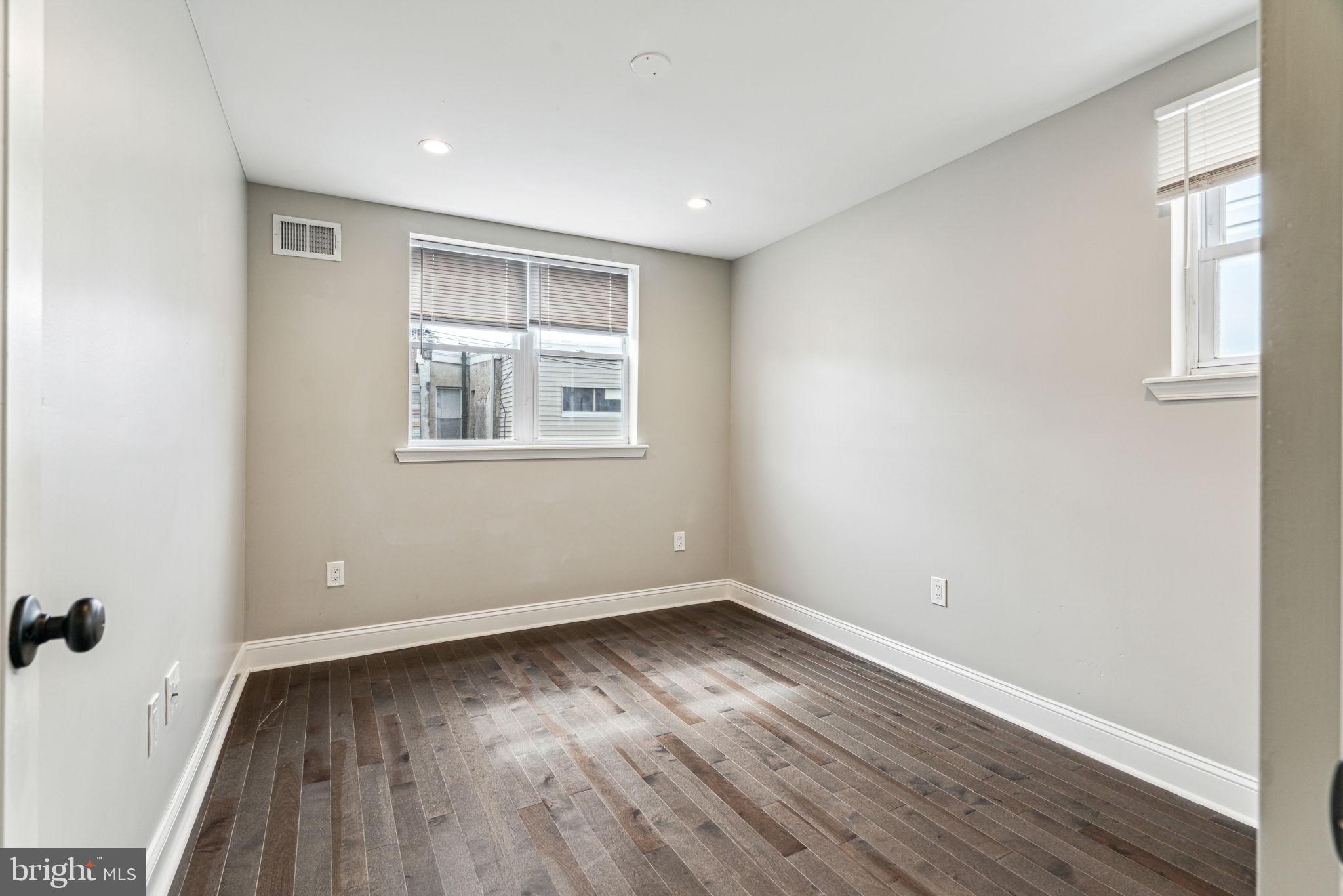 412 Tree Street Philadelphia, PA 19148 - Photo 36 of 43 Bedroom 2 (rear)