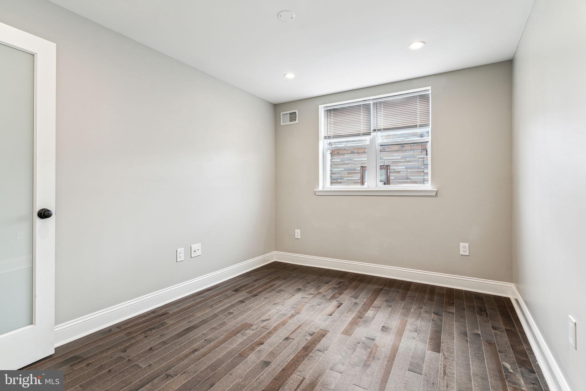 412 Tree Street Philadelphia, PA 19148 - Photo 38 of 43 Bedroom 2 (rear)