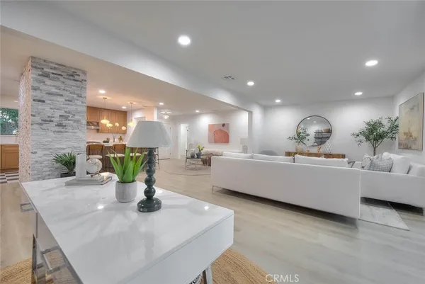 $1,388,888 | 4040 Lehman La, La Crescenta, CA 91214