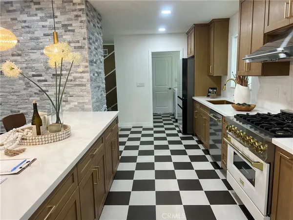 $1,388,888 | 4040 Lehman La, La Crescenta, CA 91214