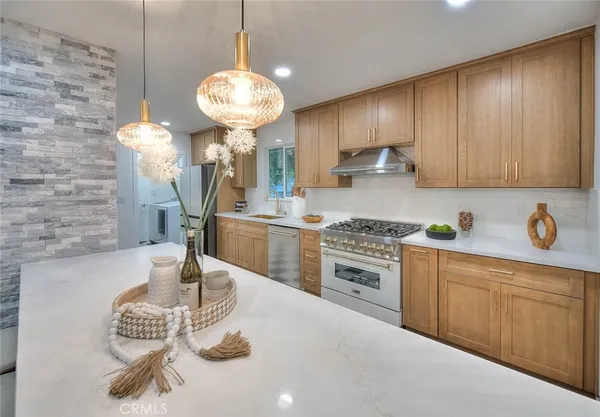 $1,388,888 | 4040 Lehman La, La Crescenta, CA 91214