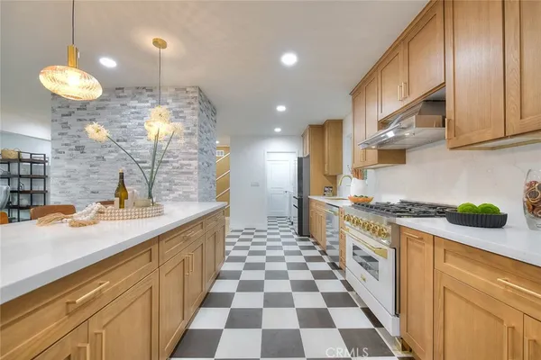 $1,388,888 | 4040 Lehman La, La Crescenta, CA 91214