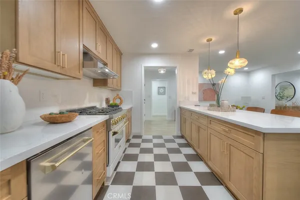 $1,388,888 | 4040 Lehman La, La Crescenta, CA 91214