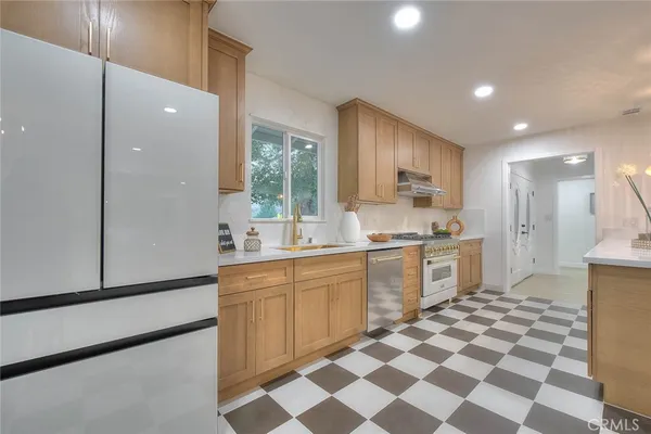 $1,388,888 | 4040 Lehman La, La Crescenta, CA 91214