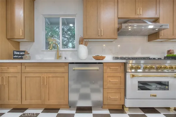 $1,388,888 | 4040 Lehman La, La Crescenta, CA 91214