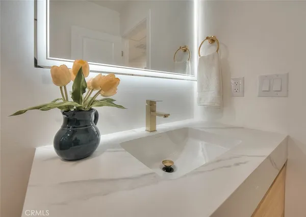 $1,388,888 | 4040 Lehman La, La Crescenta, CA 91214