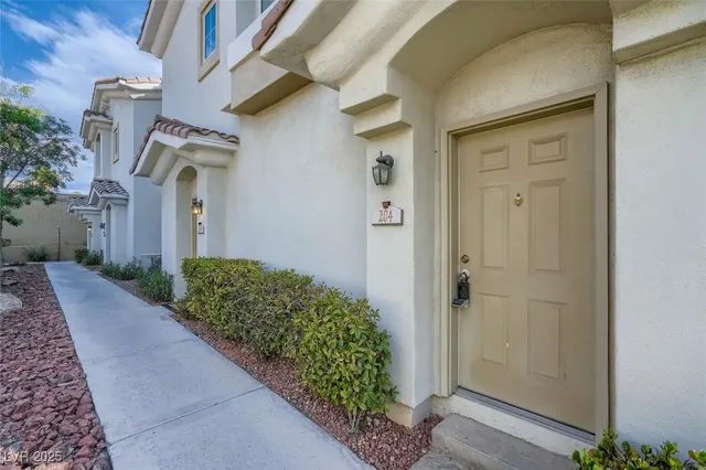 $1,590 | 1511 Ruby Cliffs Lane, Unit 204, Las Vegas, NV 89144