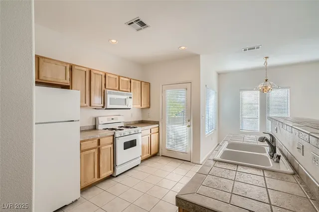 $1,590 | 1511 Ruby Cliffs Lane, Unit 204, Las Vegas, NV 89144