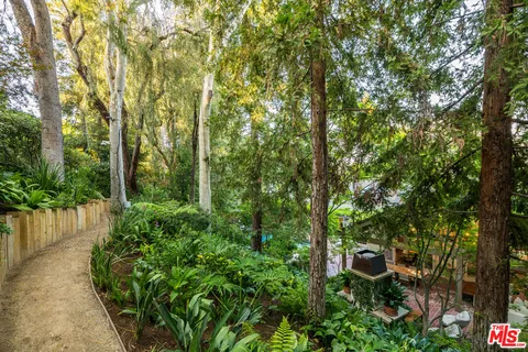 $4,995,000 | 19012 Dorlon Drive, Tarzana, CA 91356