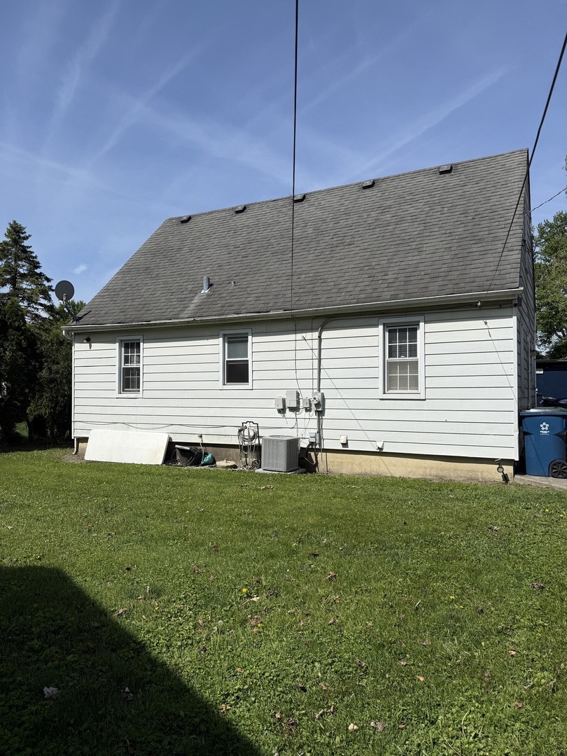 3035 Peoria Street Steger, IL 60475 - Photo 3 of 19 a backyard of a house with lots of green space