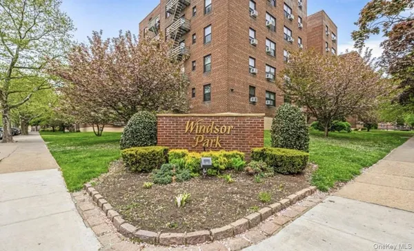 $2,000 | 212-04 75th Avenue | Oakland Gardens