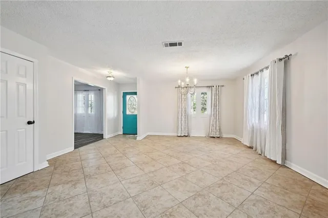 $240,000 | 2772 Ridgefield Road, Gretna, LA 70056