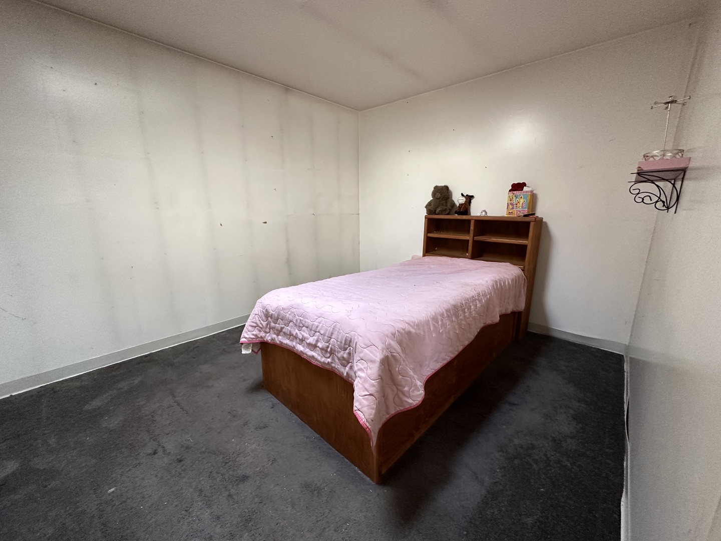 3622 Morgan Street Steger, IL 60475 - Photo 8 of 14 a bedroom with a bed and a closet