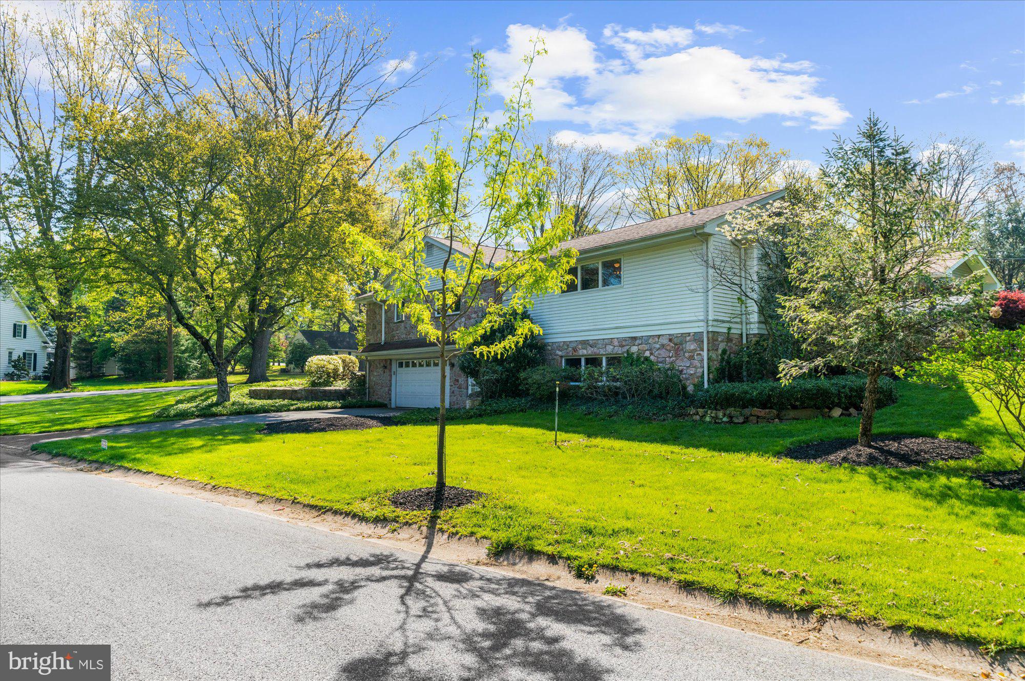1212 Old Mill Road Reading, PA 19610 - Photo 3 of 65