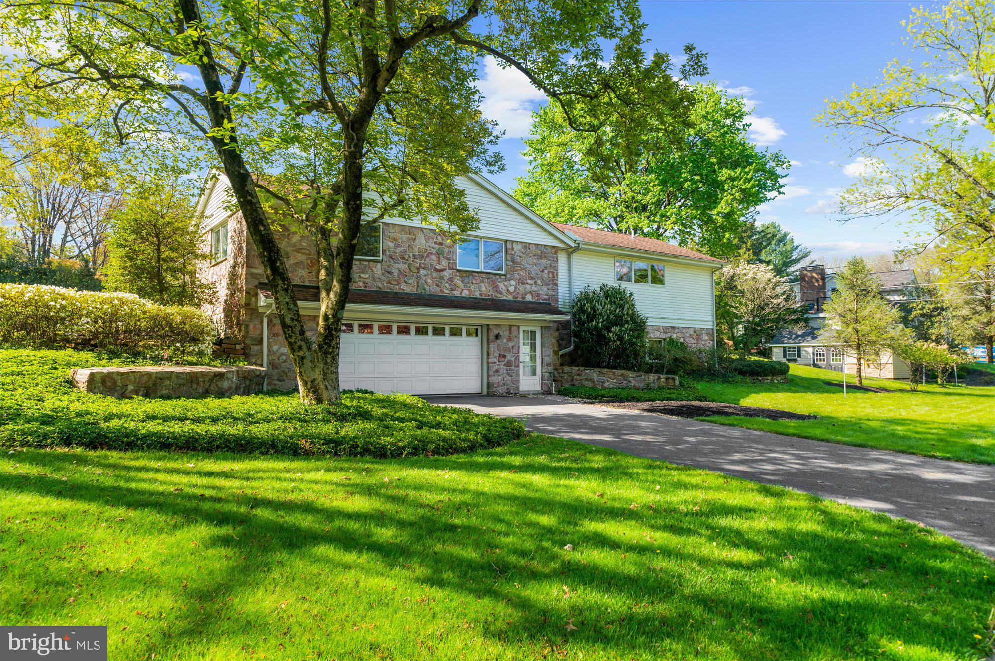 1212 Old Mill Road Reading, PA 19610 - Photo 4 of 65