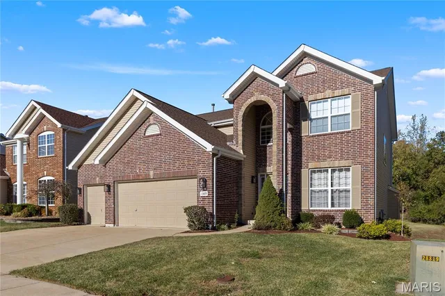 $660,000 | 1389 Red Oak Plantation Drive, Ballwin, MO 63021