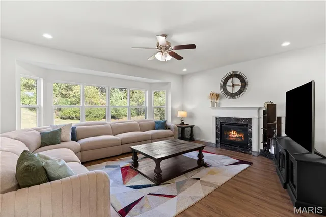 $660,000 | 1389 Red Oak Plantation Drive, Ballwin, MO 63021