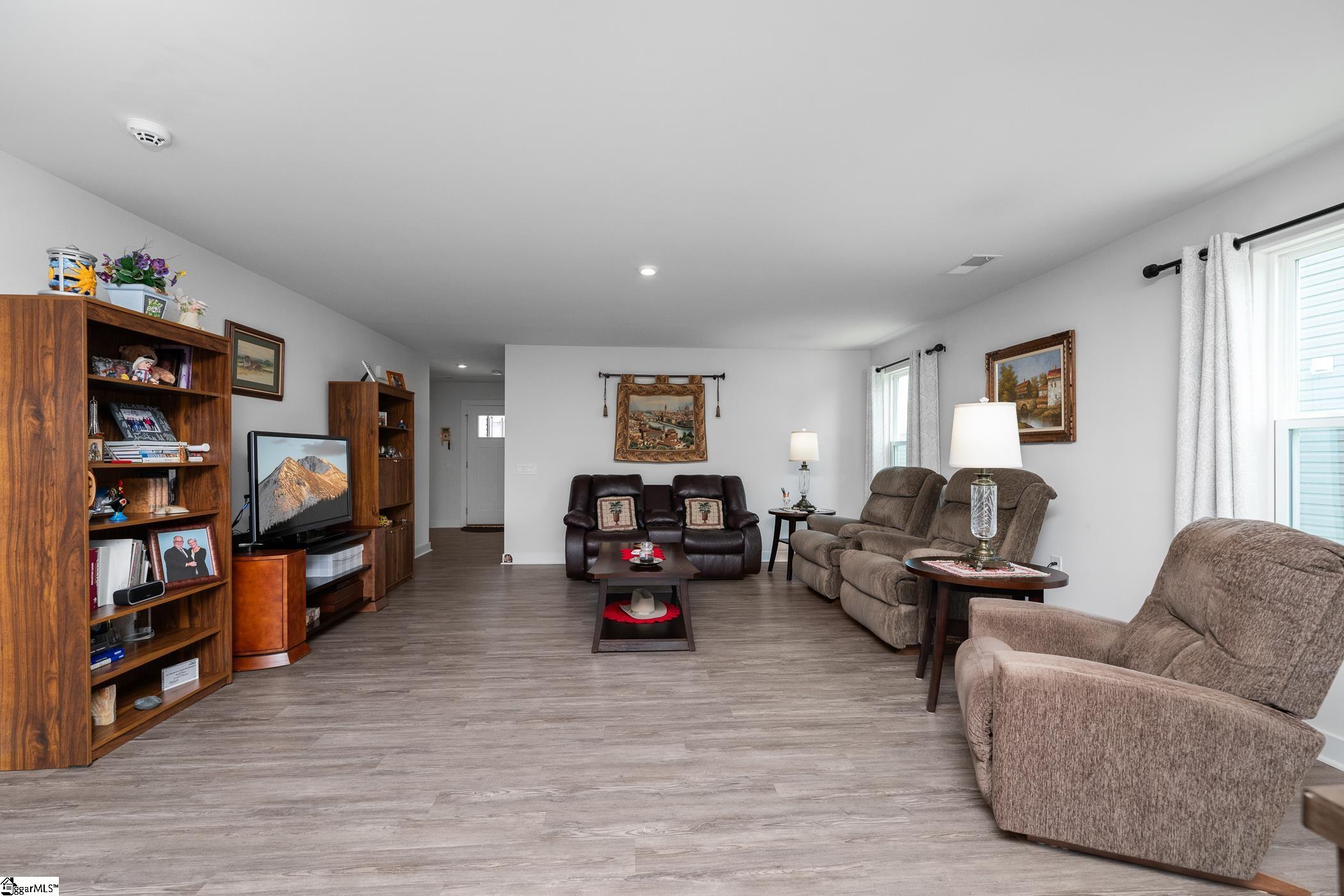 203 Bending Branch Road Greenville, SC 29605 - Photo 2 of 28 Gallery Image 2