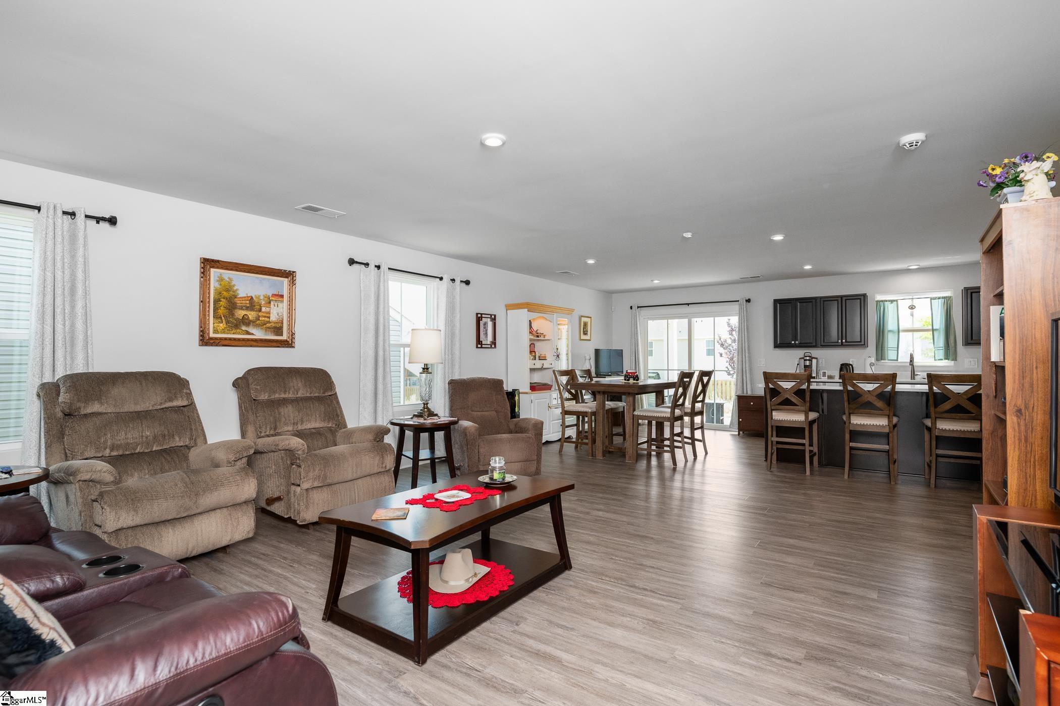 203 Bending Branch Road Greenville, SC 29605 - Photo 3 of 28 Gallery Image 3