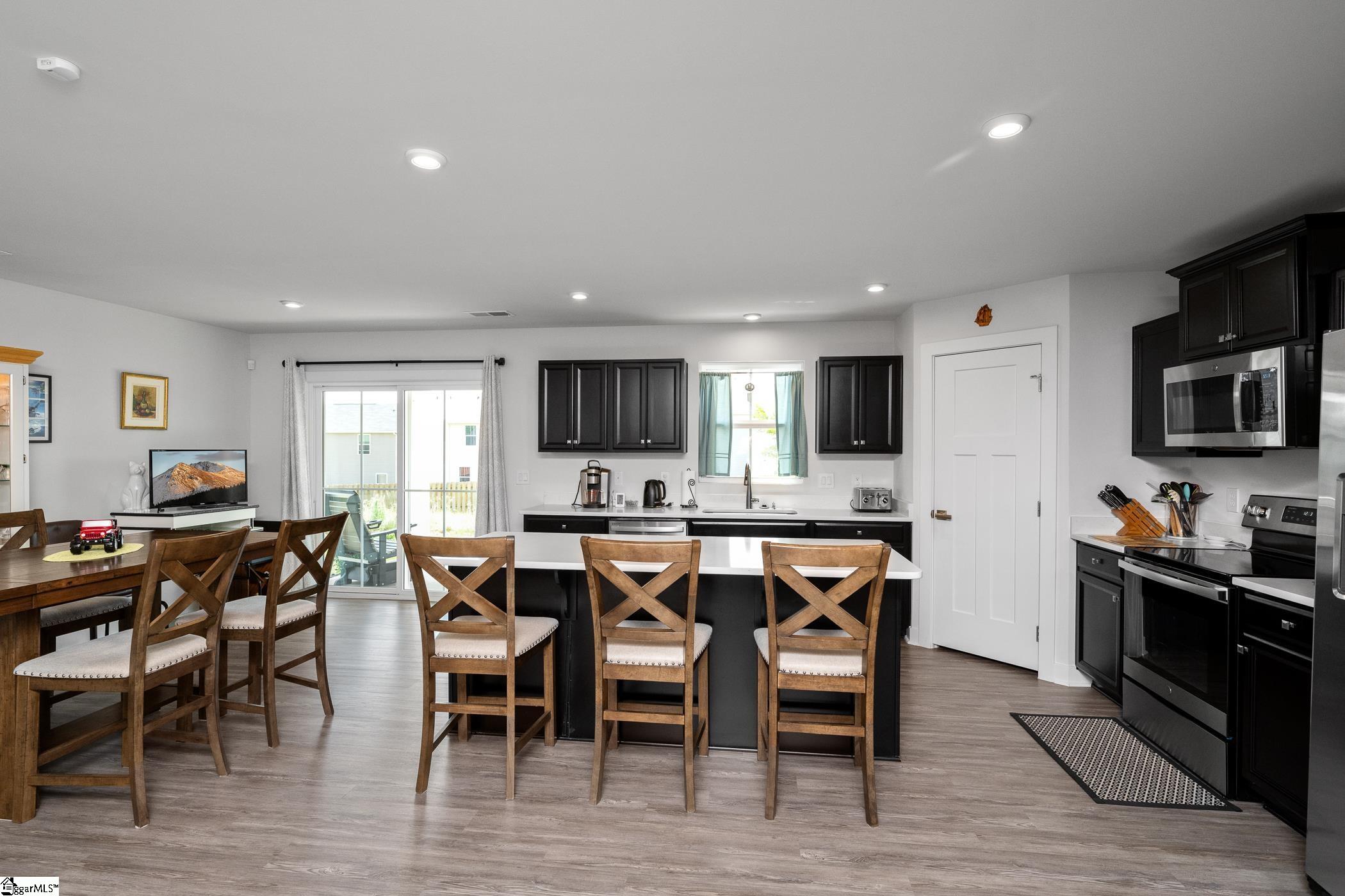203 Bending Branch Road Greenville, SC 29605 - Photo 6 of 28 Gallery Image 6
