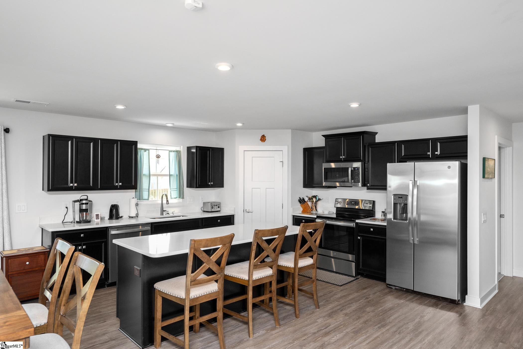 203 Bending Branch Road Greenville, SC 29605 - Photo 7 of 28 Gallery Image 7