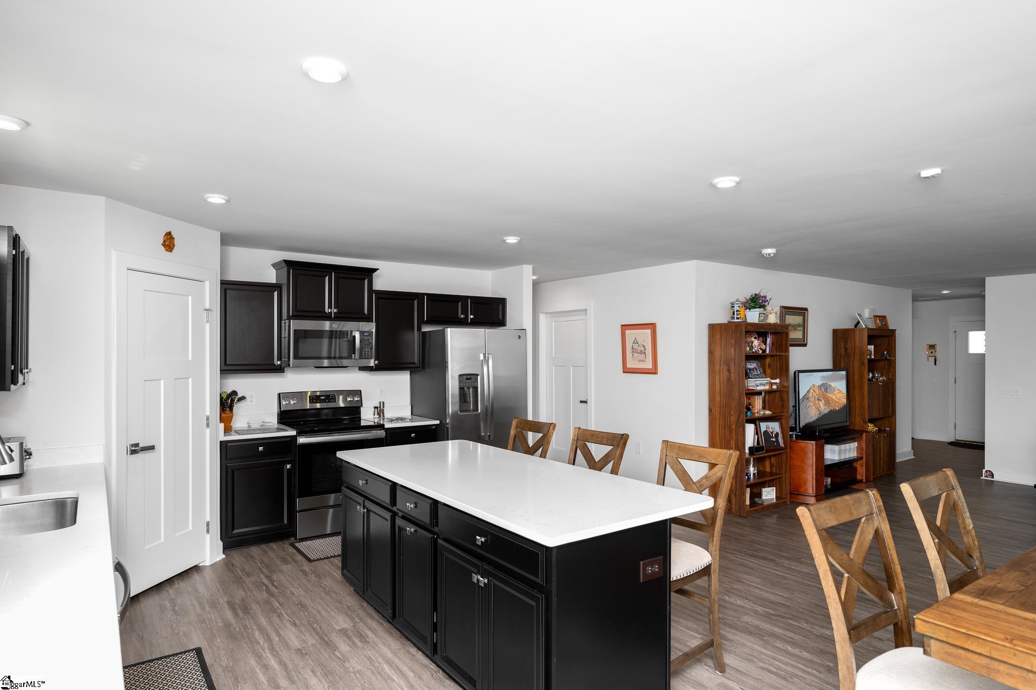 203 Bending Branch Road Greenville, SC 29605 - Photo 8 of 28 Gallery Image 8