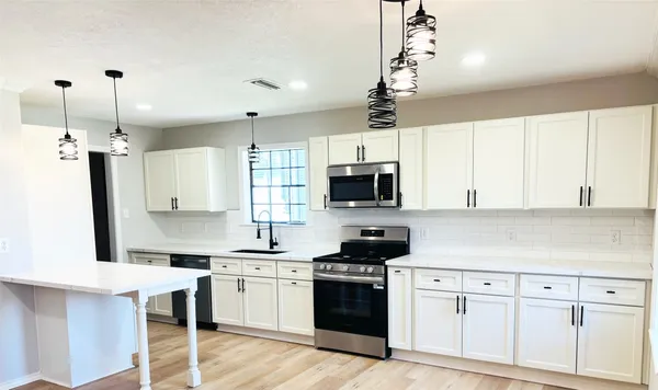 $2,200 | 1803 South Park Street, Brenham, TX 77833