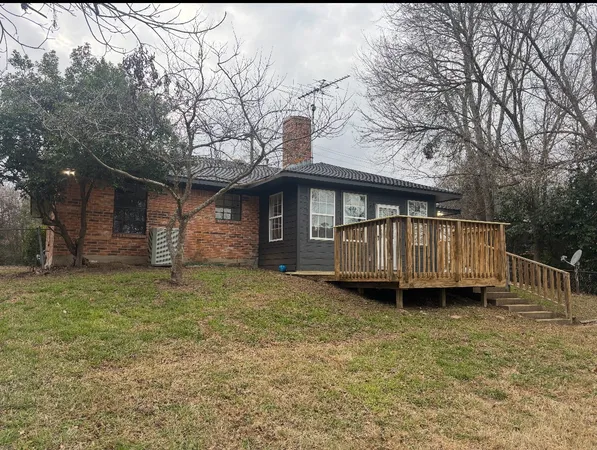 $2,200 | 1803 South Park Street, Brenham, TX 77833