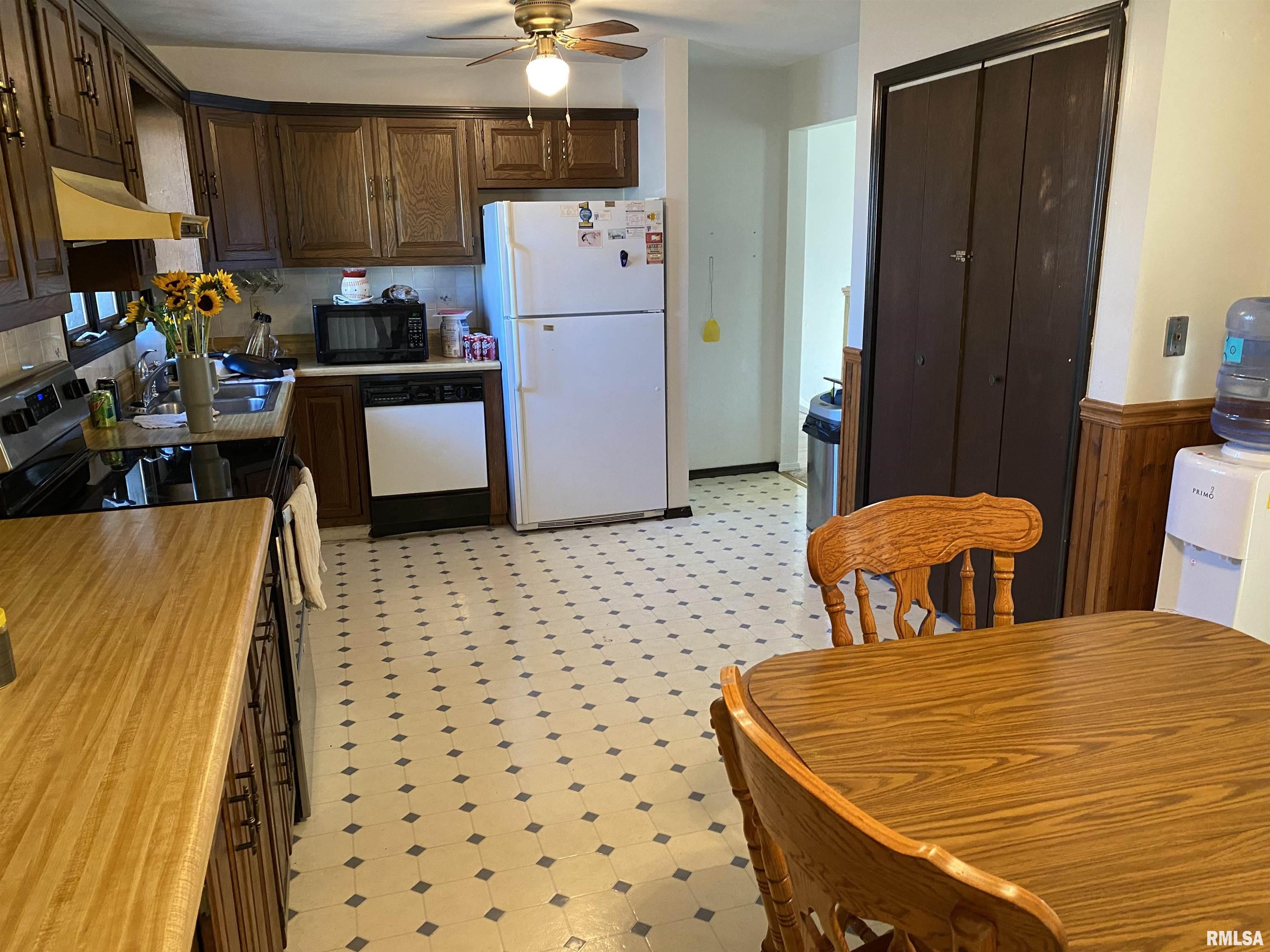 665 North 12th Avenue Canton, IL 61520 - Photo 22 of 48