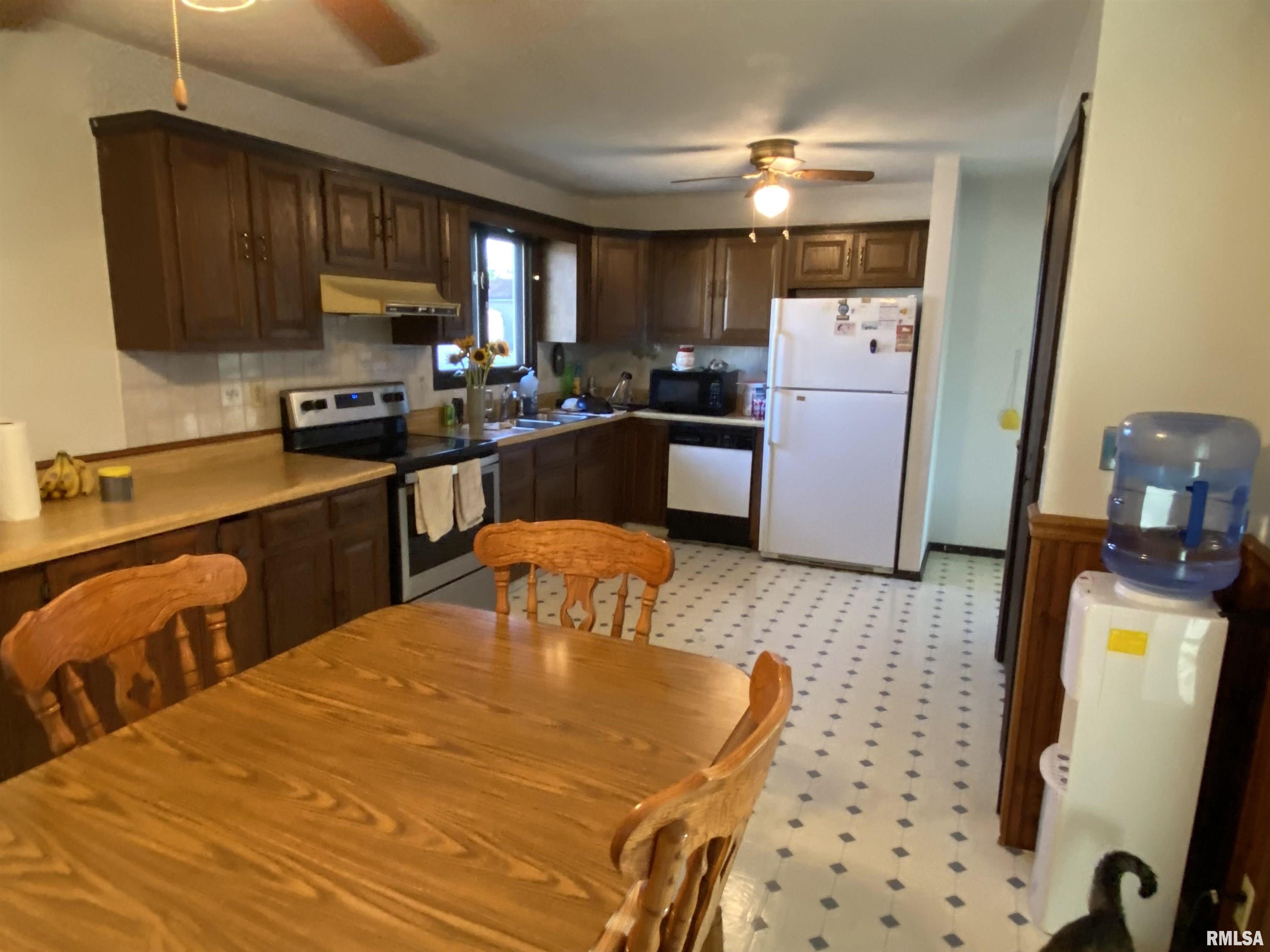 665 North 12th Avenue Canton, IL 61520 - Photo 25 of 48