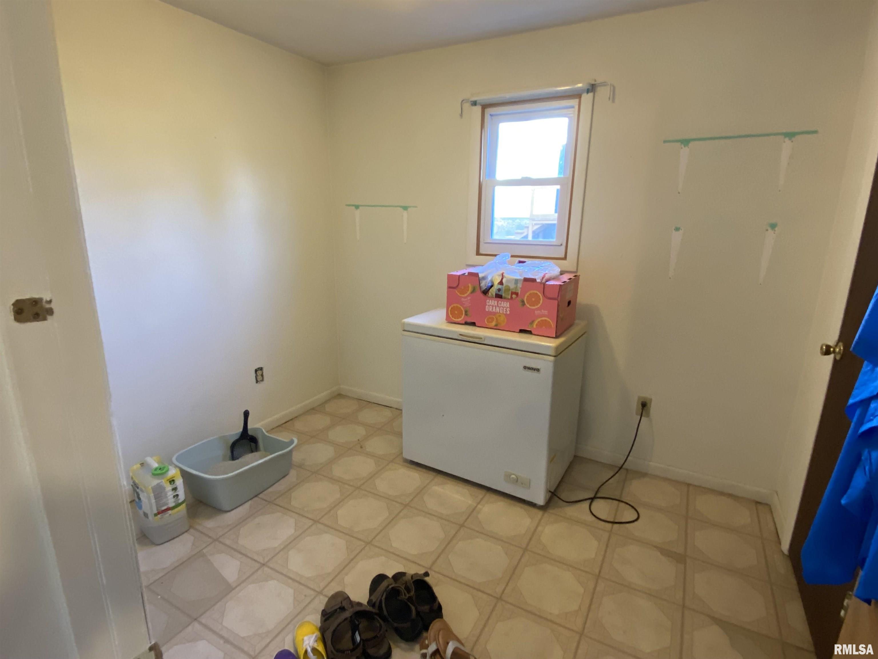 665 North 12th Avenue Canton, IL 61520 - Photo 37 of 48