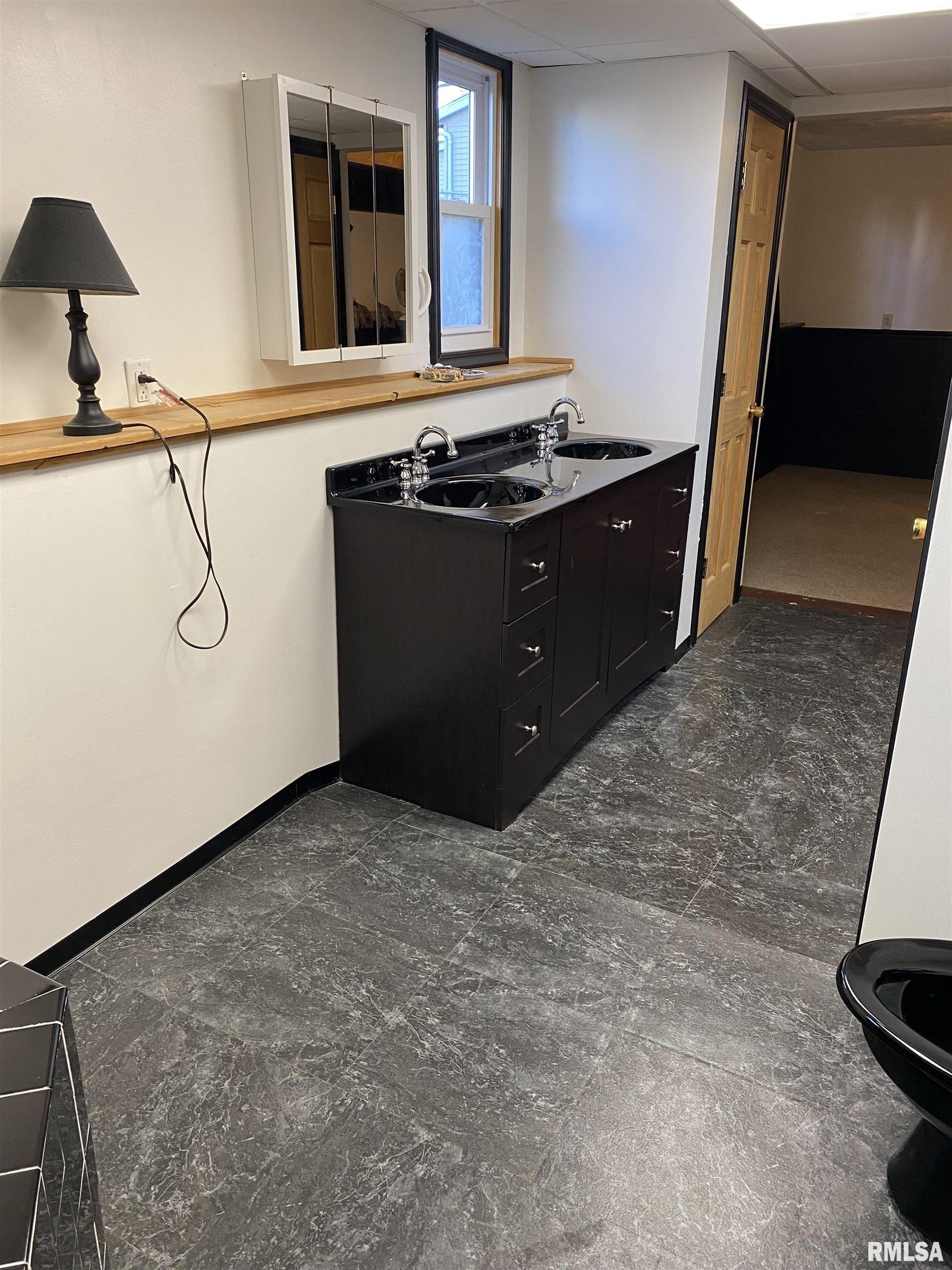 665 North 12th Avenue Canton, IL 61520 - Photo 39 of 48