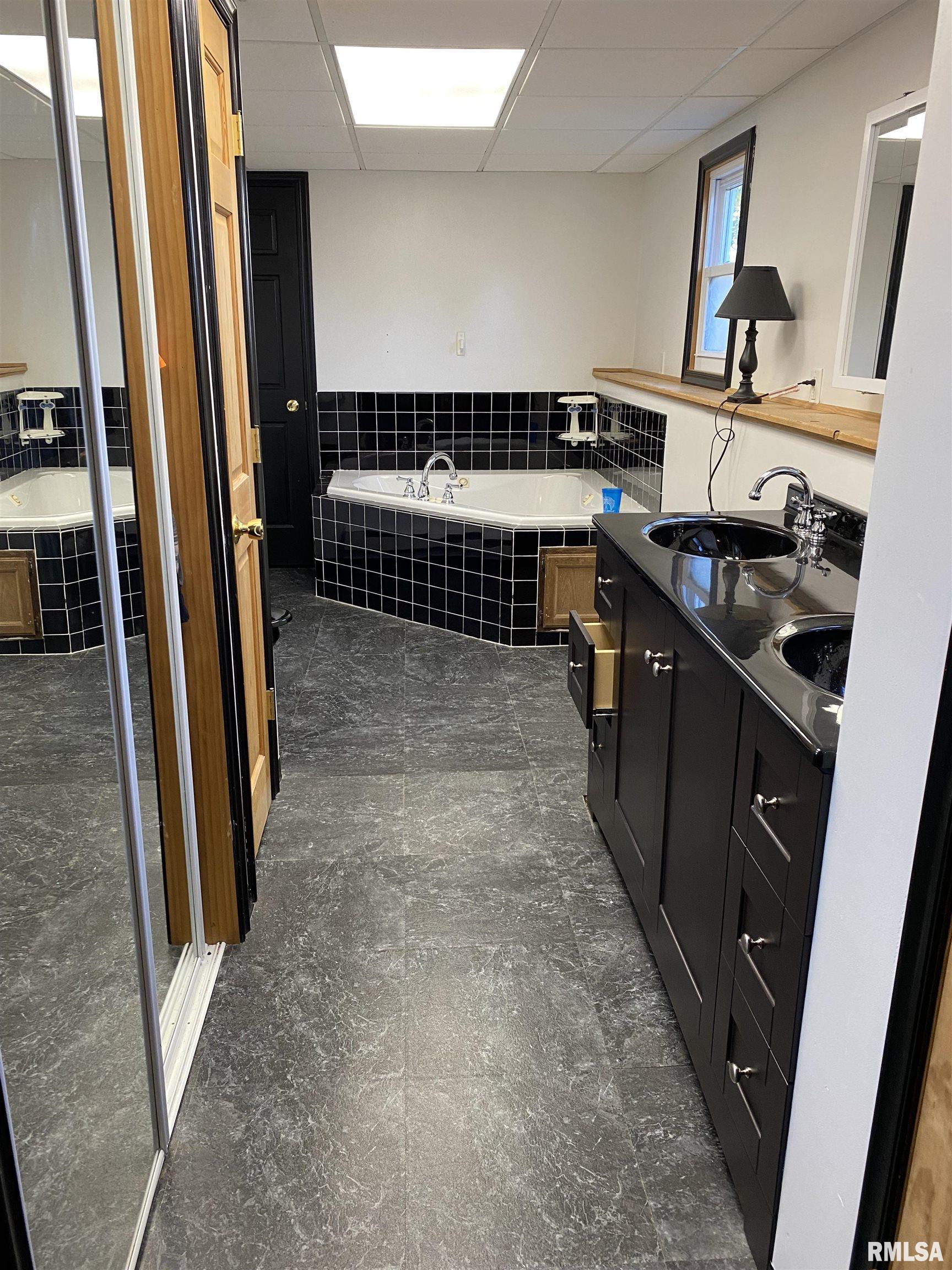 665 North 12th Avenue Canton, IL 61520 - Photo 41 of 48