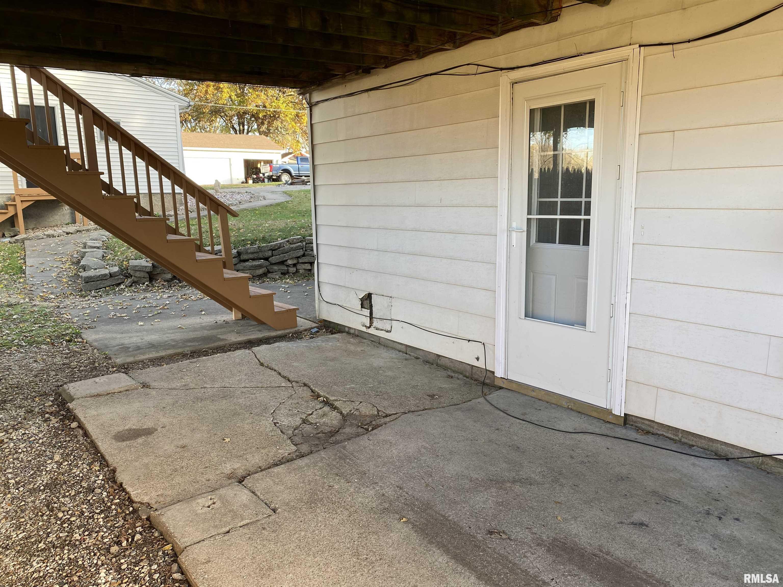 665 North 12th Avenue Canton, IL 61520 - Photo 6 of 48