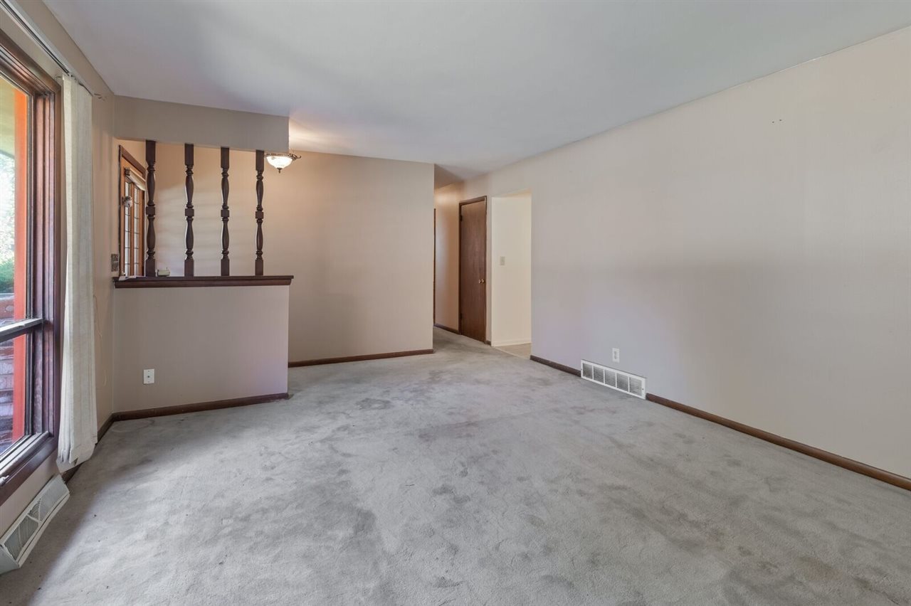 5877 Dover Road Rockford, IL 61109 - Photo 4 of 22 Gallery Image 4